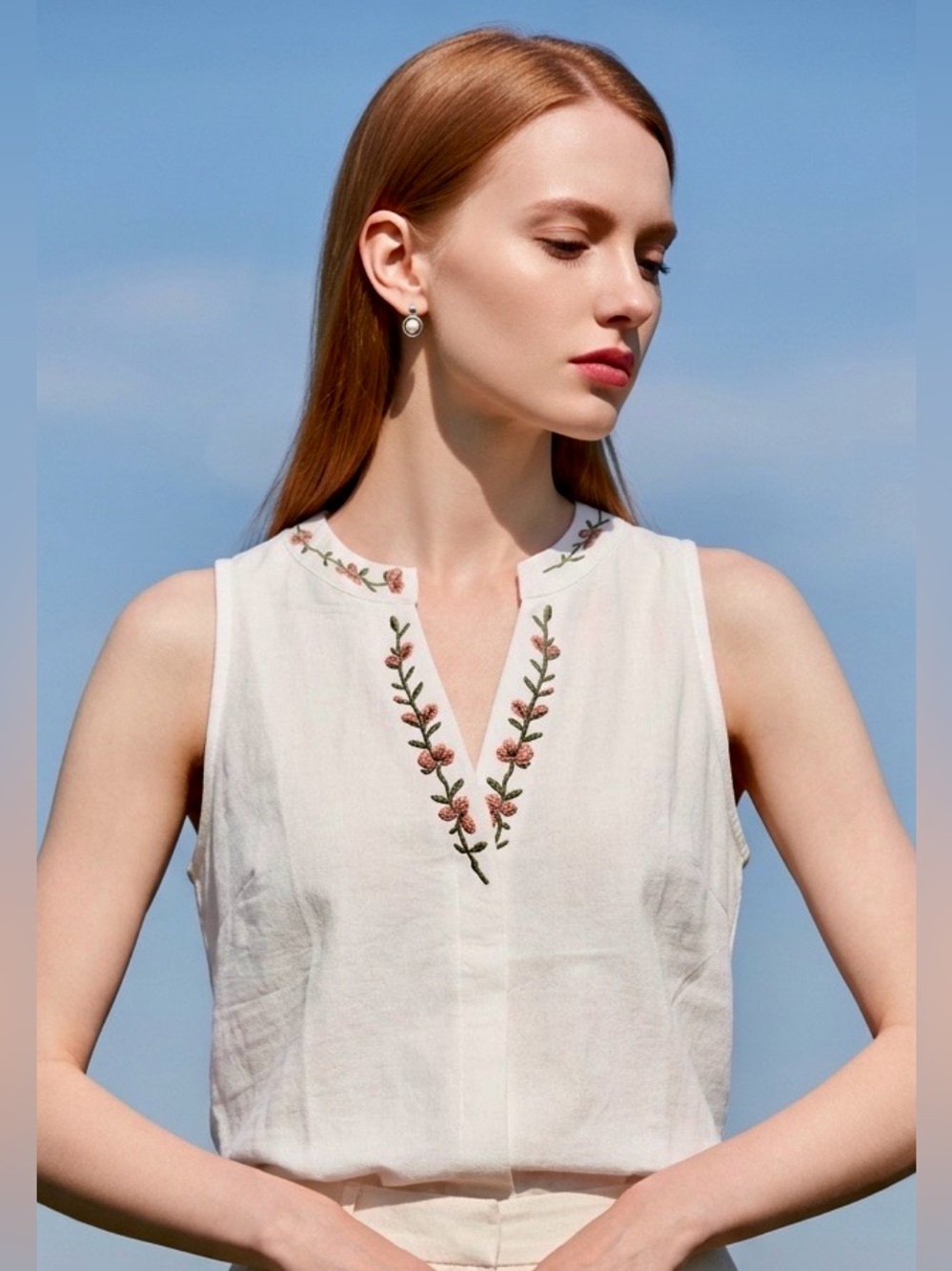 Woman’s Sleeveless Floral White Embroidered V-Neck Blouse in M